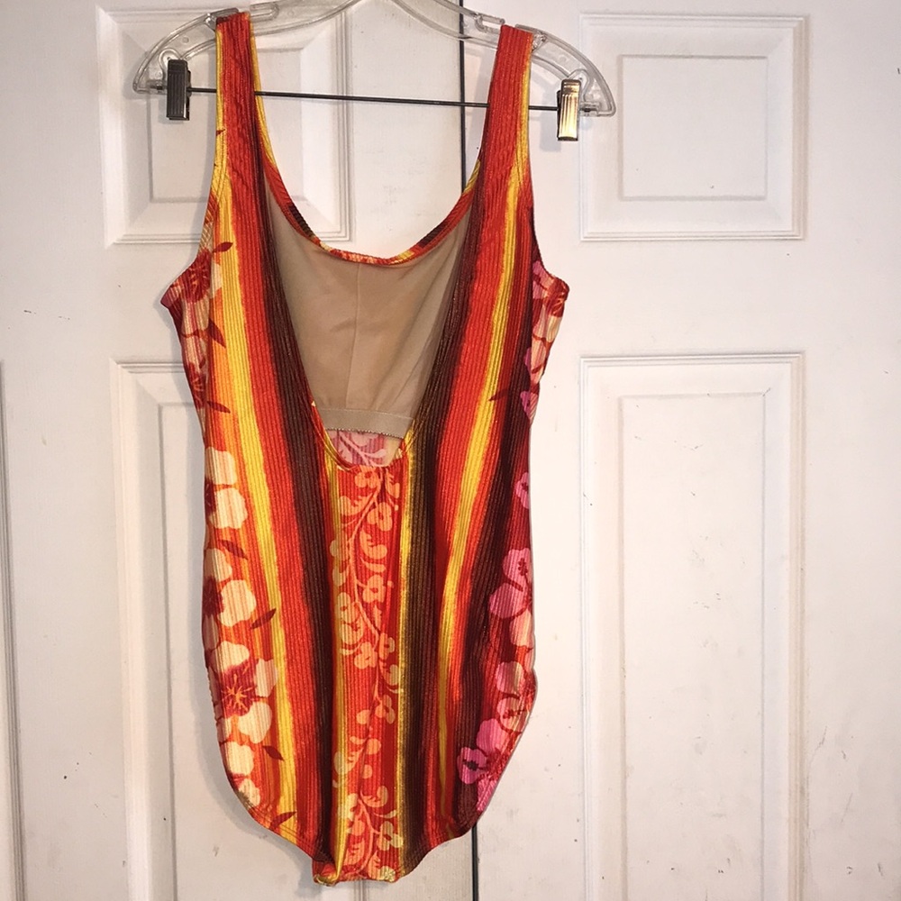 NWOT Women’s 2pc Swimsuit Set - Picture 4 of 9